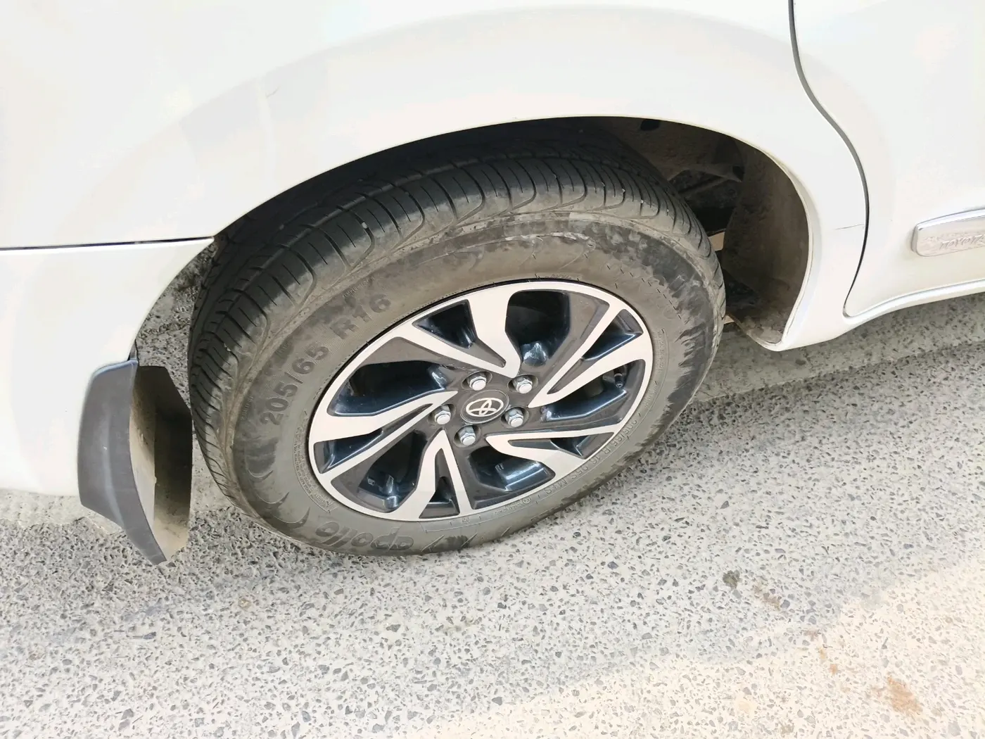 2024 Toyota Innova Crysta GX Plus 7 STR , Diesel, Manual, 27,181 km, tyre