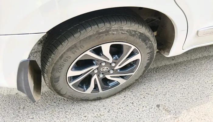 2024 Toyota Innova Crysta GX Plus 7 STR , Diesel, Manual, 27,181 km, tyre