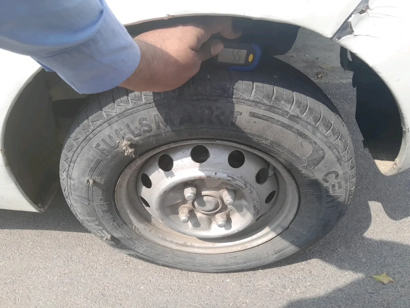 2012 Hyundai Eon ERA, Petrol, Manual, 52,740 km, tyre