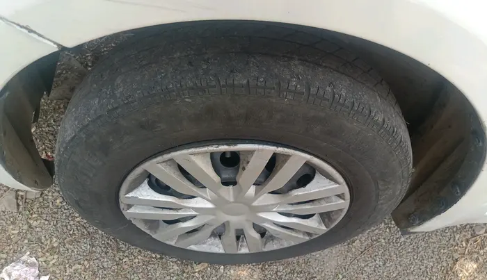 2010 Maruti Swift VDI, Diesel, Manual, 2,41,390 km, tyre