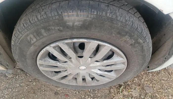 2010 Maruti Swift VDI, Diesel, Manual, 2,41,390 km, tyre