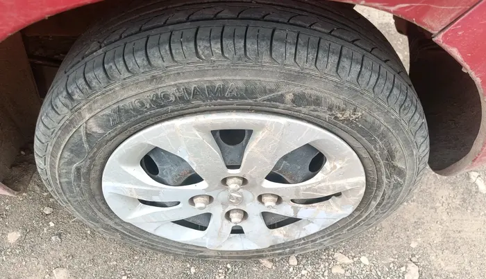 2017 Hyundai Eon MAGNA +, Petrol, Manual, 68,979 km, tyre