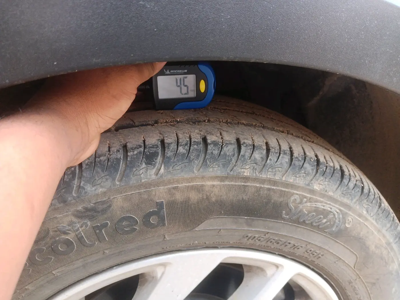 2022 Mahindra XUV300 W8 1.2 PETROL, Petrol, Manual, 55,261 km, tyre