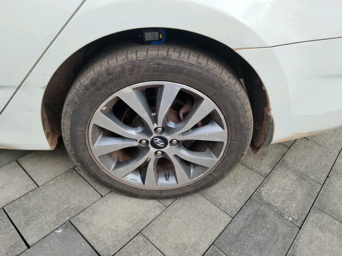 2014 Hyundai Verna FLUIDIC 1.6 CRDI SX, Diesel, Manual, 92,302 km, tyre
