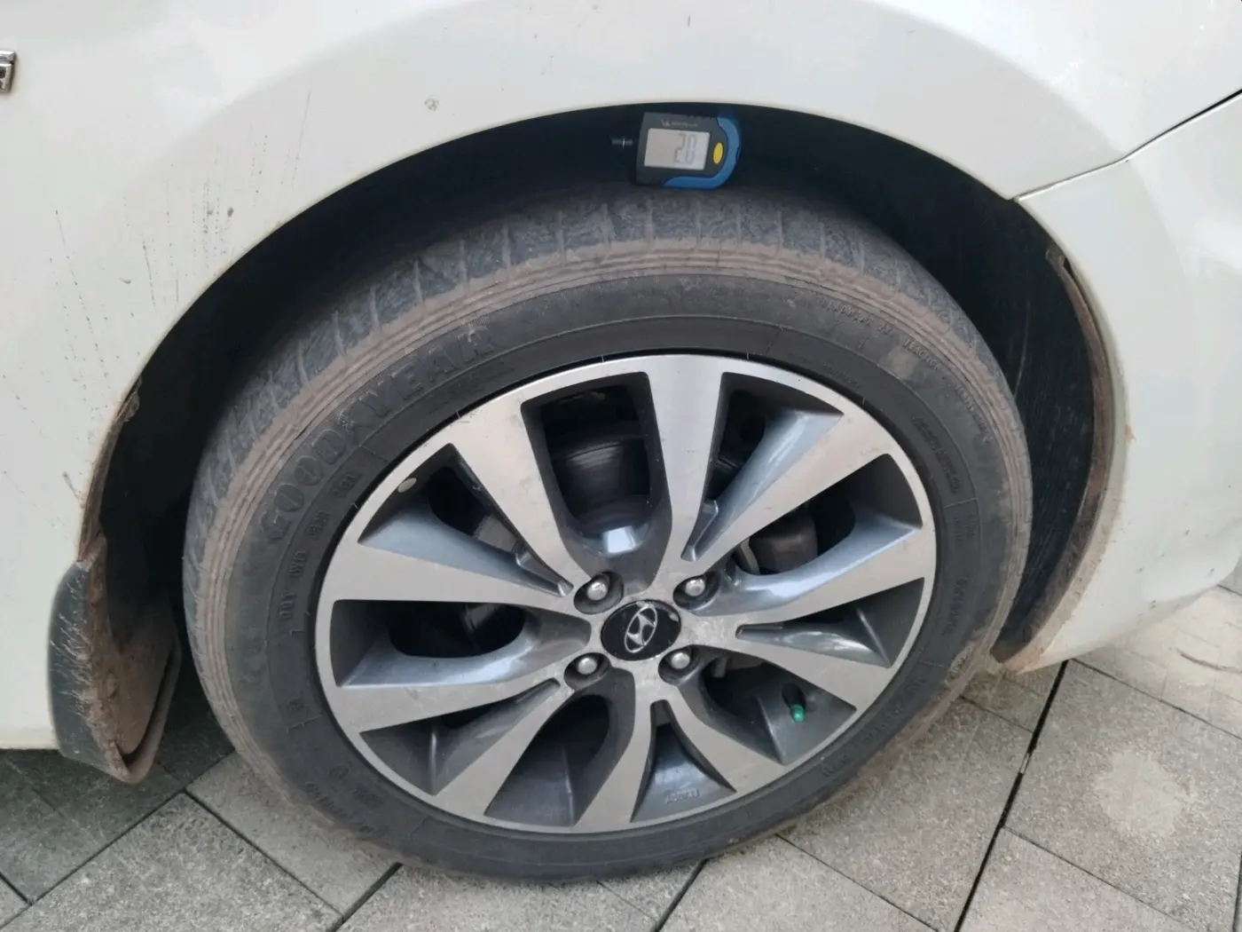 2014 Hyundai Verna FLUIDIC 1.6 CRDI SX, Diesel, Manual, 92,302 km, tyre