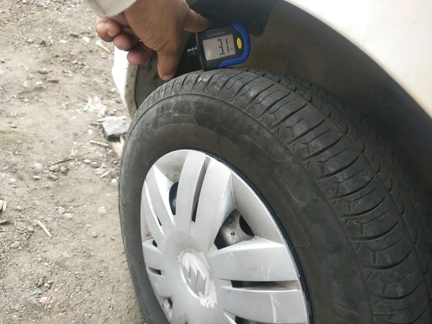 2016 Maruti Alto 800 LXI CNG, CNG, Manual, 1,32,031 km, tyre
