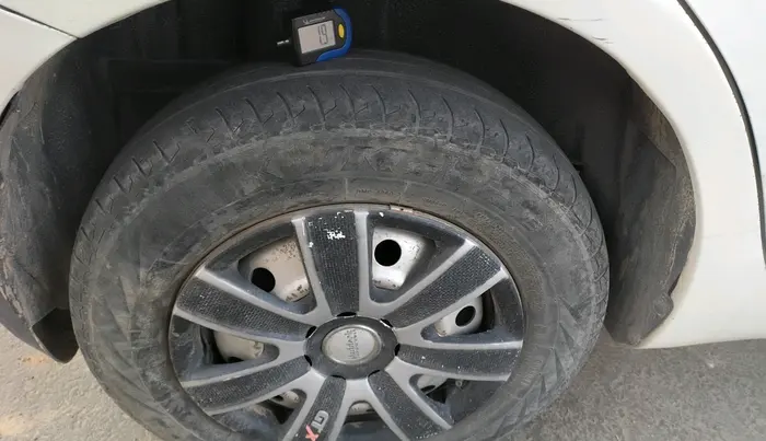 2015 Maruti Swift VDI, Diesel, Manual, 1,21,141 km, tyre