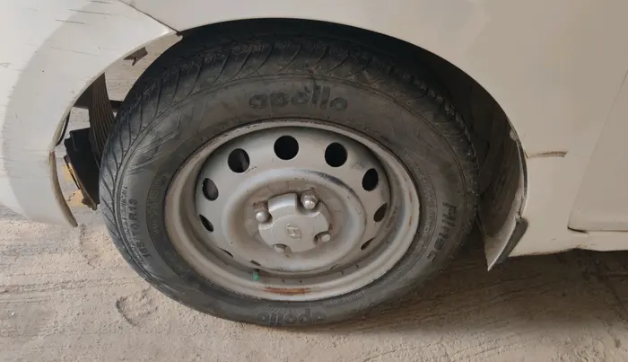 2017 Hyundai Eon ERA +, Petrol, Manual, 1,45,306 km, tyre