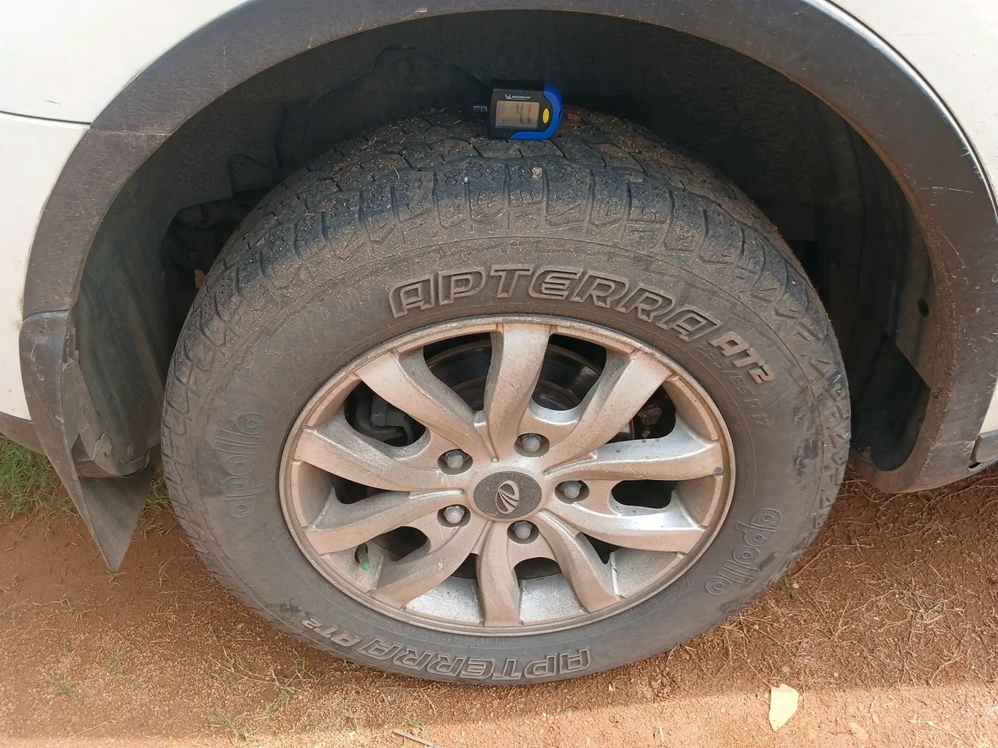 2017 Mahindra XUV500 W9, Diesel, Manual, 1,79,541 km, tyre