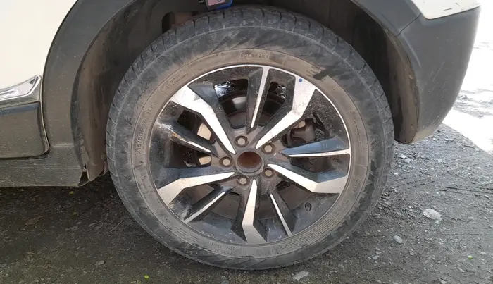 2019 Mahindra XUV300 W8 (O) 1.5 DIESEL, Diesel, Manual, 93,738 km, tyre