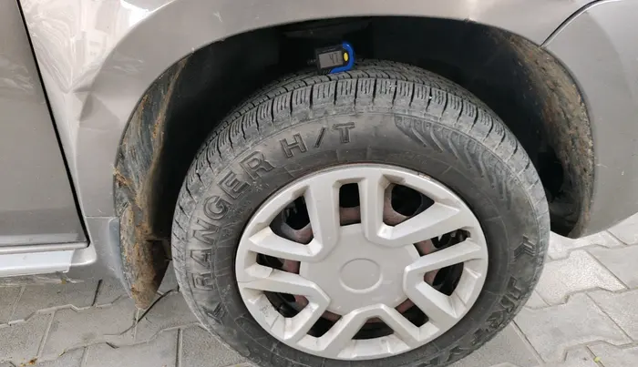 2014 Nissan Terrano XL (D), Diesel, Manual, 1,03,564 km, tyre