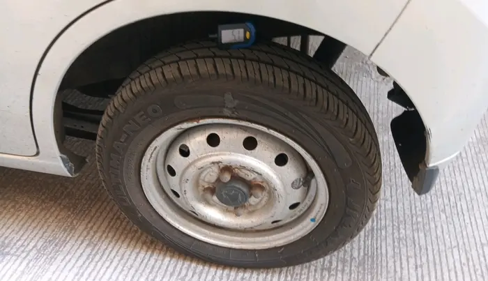 2015 Maruti Wagon R 1.0 LXI CNG, CNG, Manual, 1,09,533 km, tyre