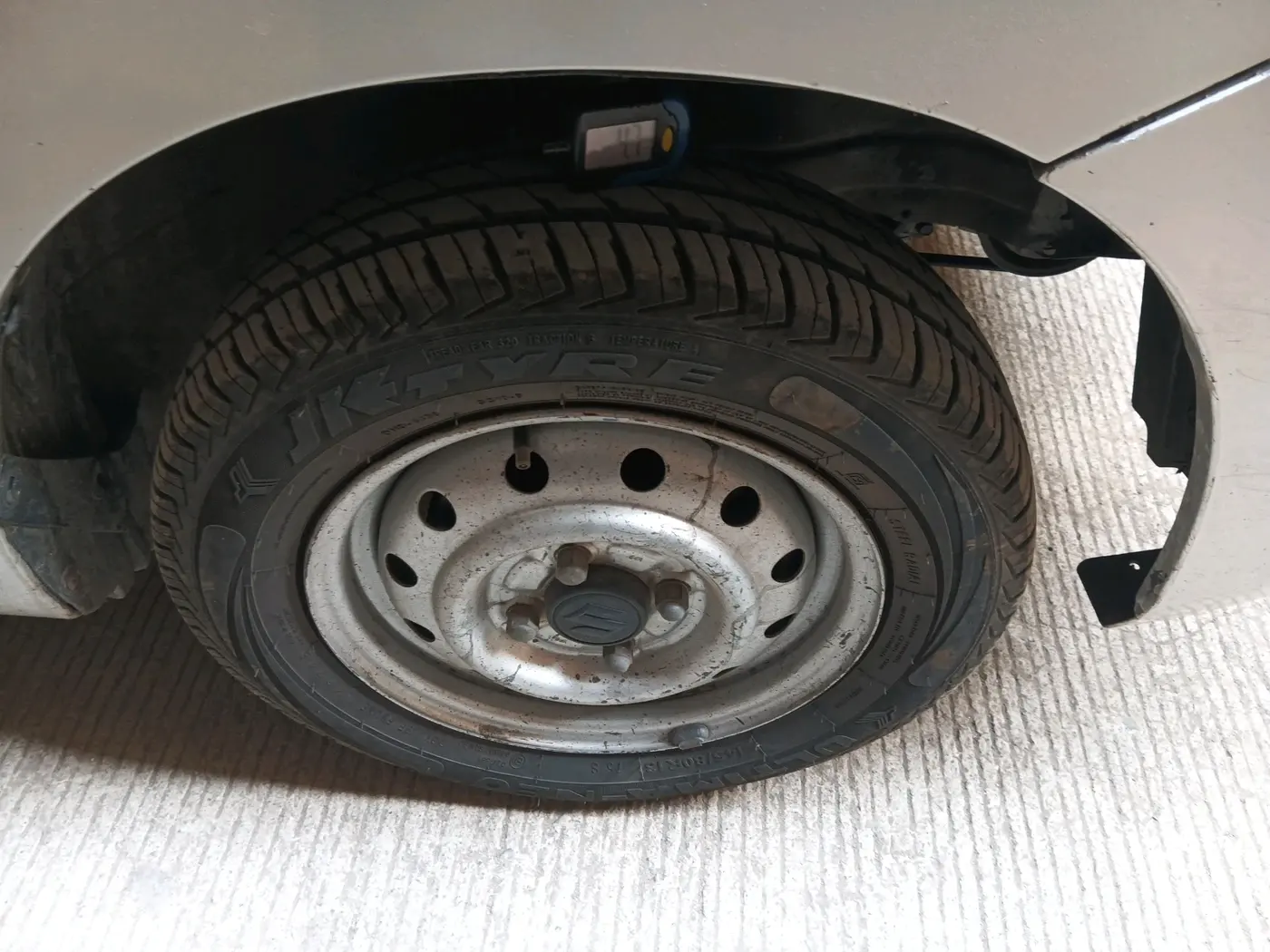 2015 Maruti Wagon R 1.0 LXI CNG, CNG, Manual, 1,09,533 km, tyre