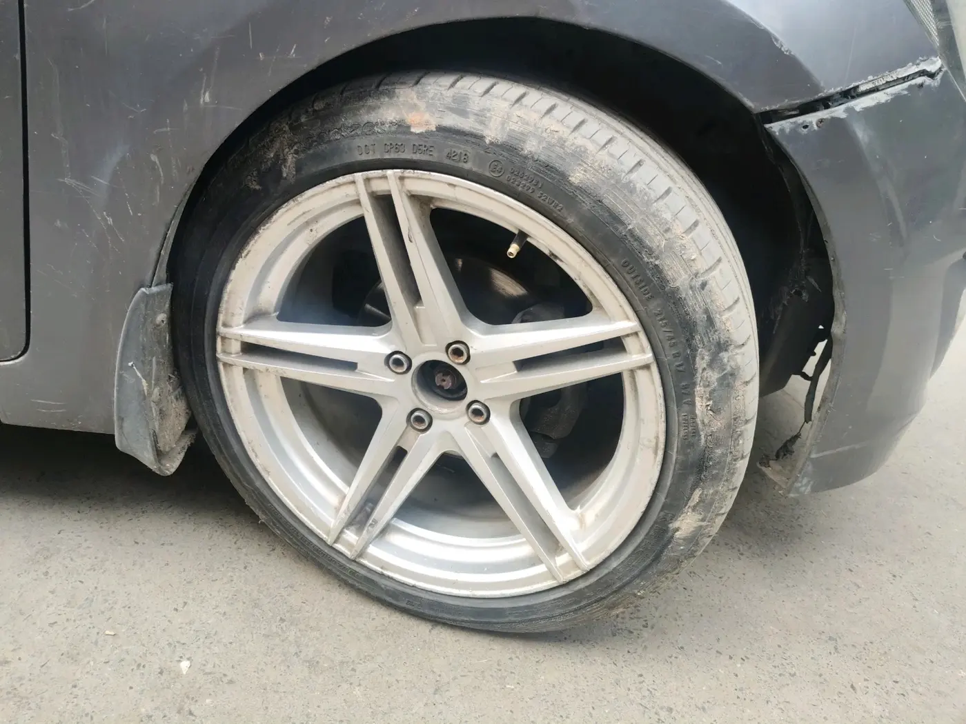 2015 Hyundai Verna FLUIDIC 4S 1.6 VTVT S AT, CNG, Automatic, 1,25,475 km, tyre