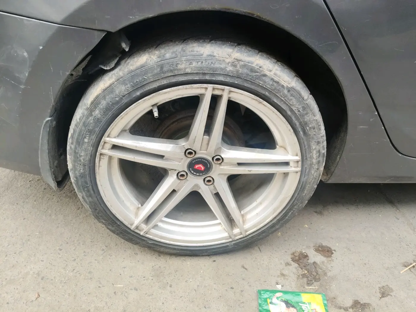 2015 Hyundai Verna FLUIDIC 4S 1.6 VTVT S AT, CNG, Automatic, 1,25,475 km, tyre
