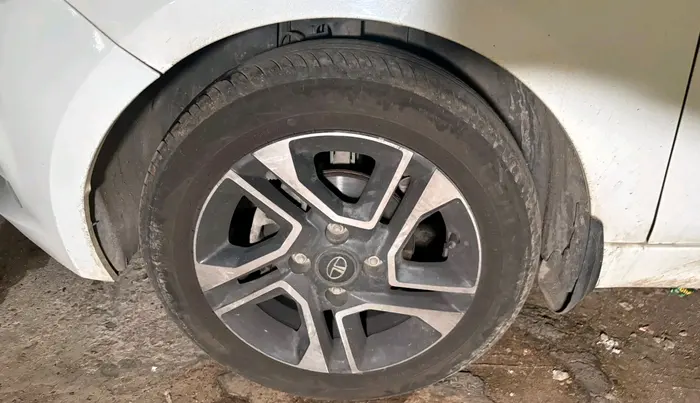 2021 Tata Tiago XZA PLUS PETROL, Petrol, Automatic, 34,303 km, tyre