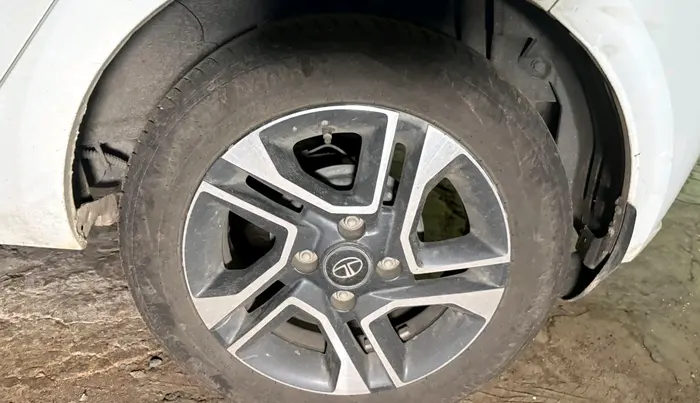 2021 Tata Tiago XZA PLUS PETROL, Petrol, Automatic, 34,303 km, tyre