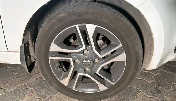 2021 Tata Tiago XZA PLUS PETROL, Petrol, Automatic, 34,303 km, tyre