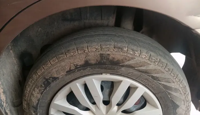 2018 Maruti Dzire VXI AMT, Petrol, Automatic, 80,861 km, tyre