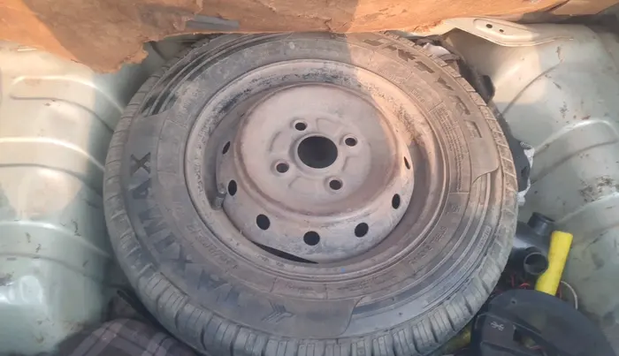 2013 Maruti Alto LXI, Petrol, Manual, 74,821 km, tyre