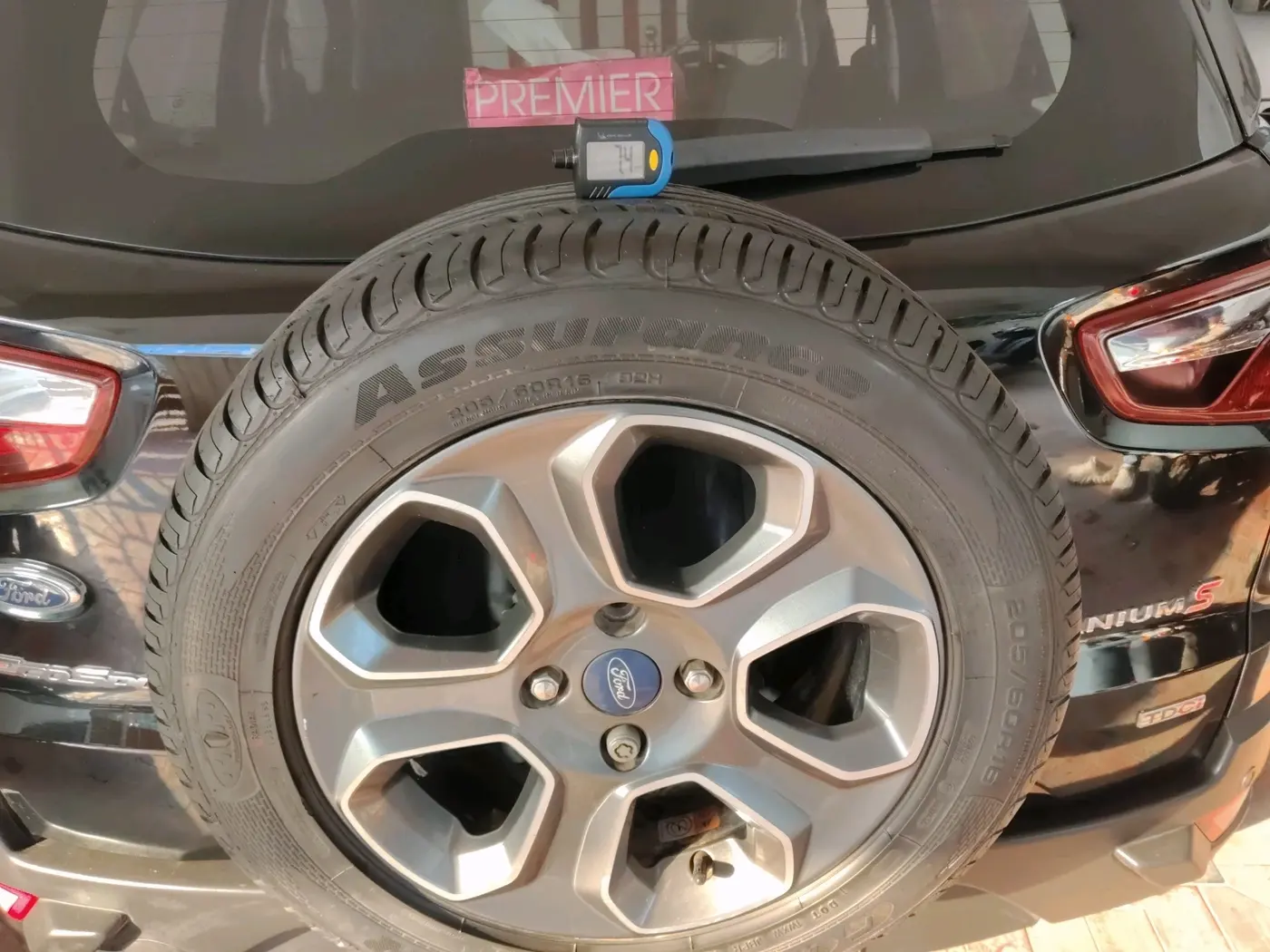 2019 Ford Ecosport TITANIUM 1.5L SPORTS(SUNROOF) DIESEL, Diesel, Manual, 1,05,679 km, tyre