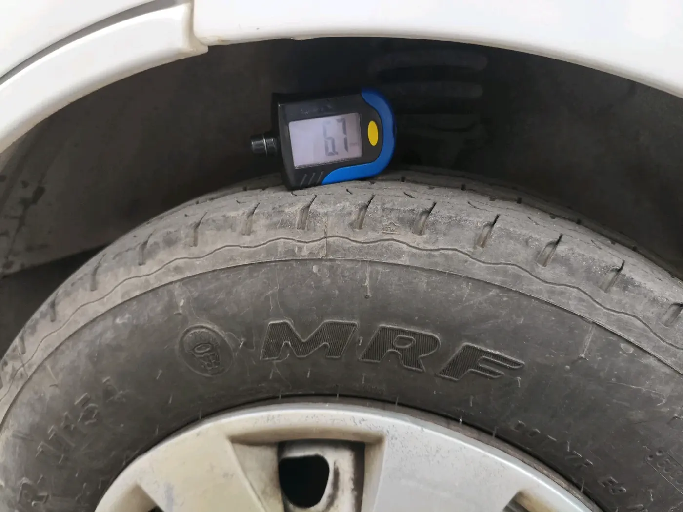 2012 Maruti Eeco 7 STR, CNG, Manual, 95,920 km, tyre