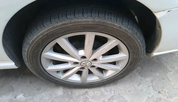 2018 Volkswagen Vento HIGHLINE PLUS 1.5 AT 16 ALLOY, Diesel, Automatic, 2,02,843 km, tyre