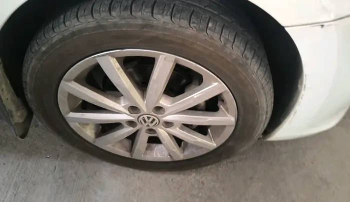2018 Volkswagen Vento HIGHLINE PLUS 1.5 AT 16 ALLOY, Diesel, Automatic, 2,02,843 km, tyre