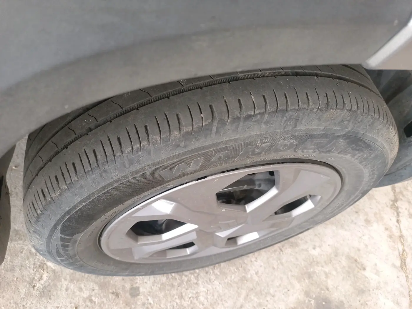 2024 Maruti BREZZA LXI S- CNG, CNG, Manual, 38,895 km, tyre
