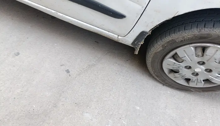 2013 Maruti Wagon R 1.0 LXI CNG, CNG, Manual, 1,13,290 km, tyre