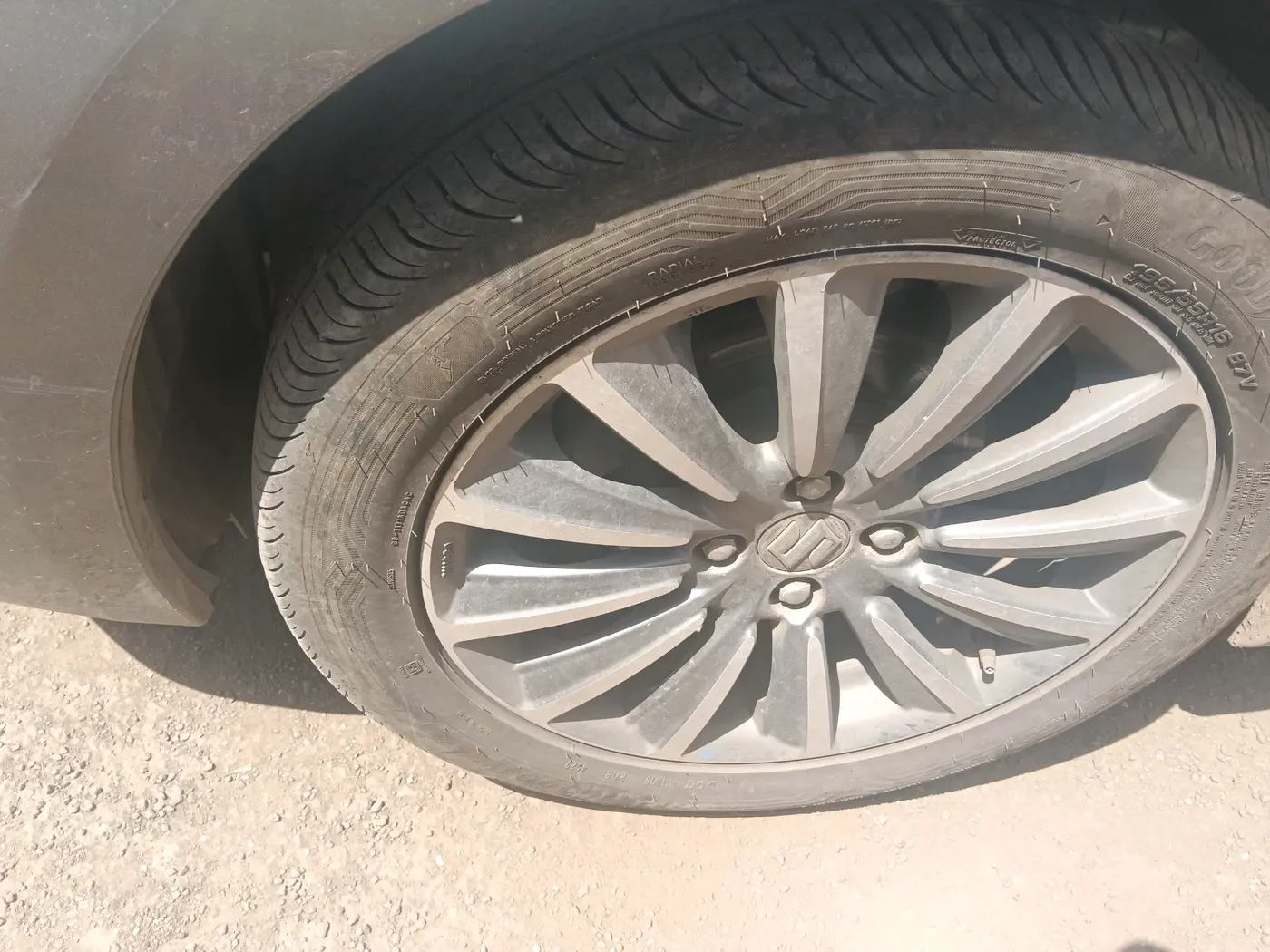 2021 Maruti Ciaz ALPHA  AT 1.5 SHVS PETROL, Petrol, Automatic, 65,772 km, tyre