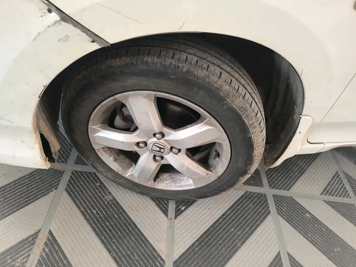 2011 Honda City 1.5L I-VTEC V AT, CNG, Automatic, 92,187 km, tyre
