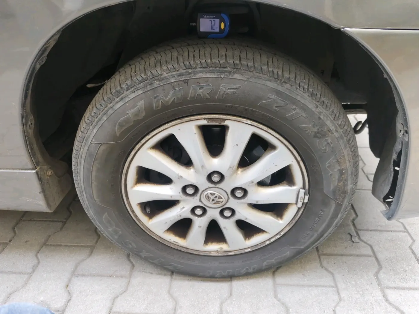 2012 Toyota Innova 2.5 VX 8 STR, Diesel, Manual, 2,38,821 km, tyre