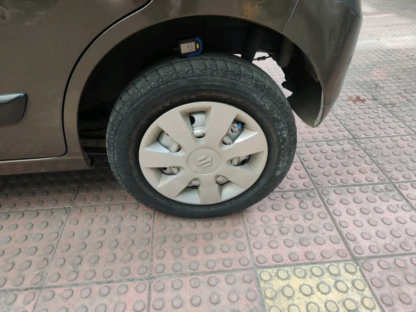 2014 Maruti Wagon R 1.0 LXI CNG, CNG, Manual, 79,351 km, tyre