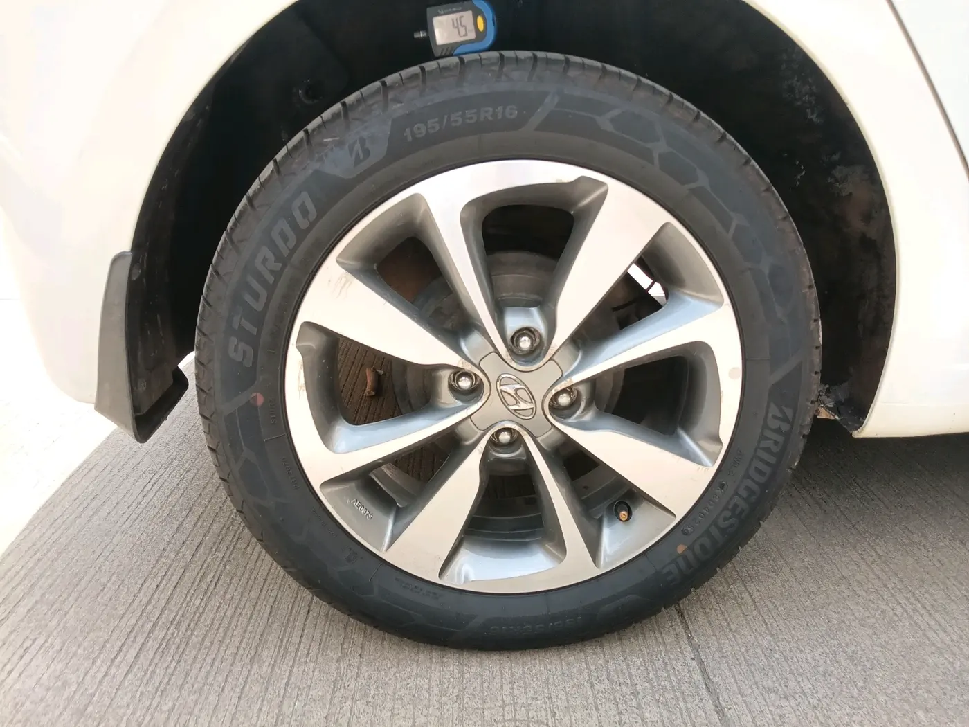 2015 Hyundai Elite i20 ASTA 1.2, Petrol, Manual, 33,500 km, tyre