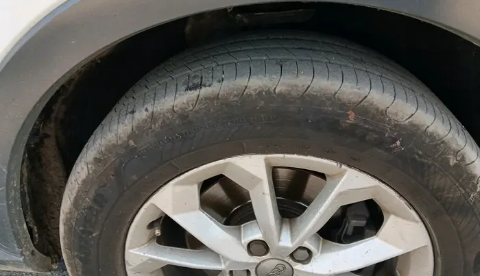 2017 Audi Q3 35 TDI Quattro, Diesel, Automatic, 1,29,067 km, tyre