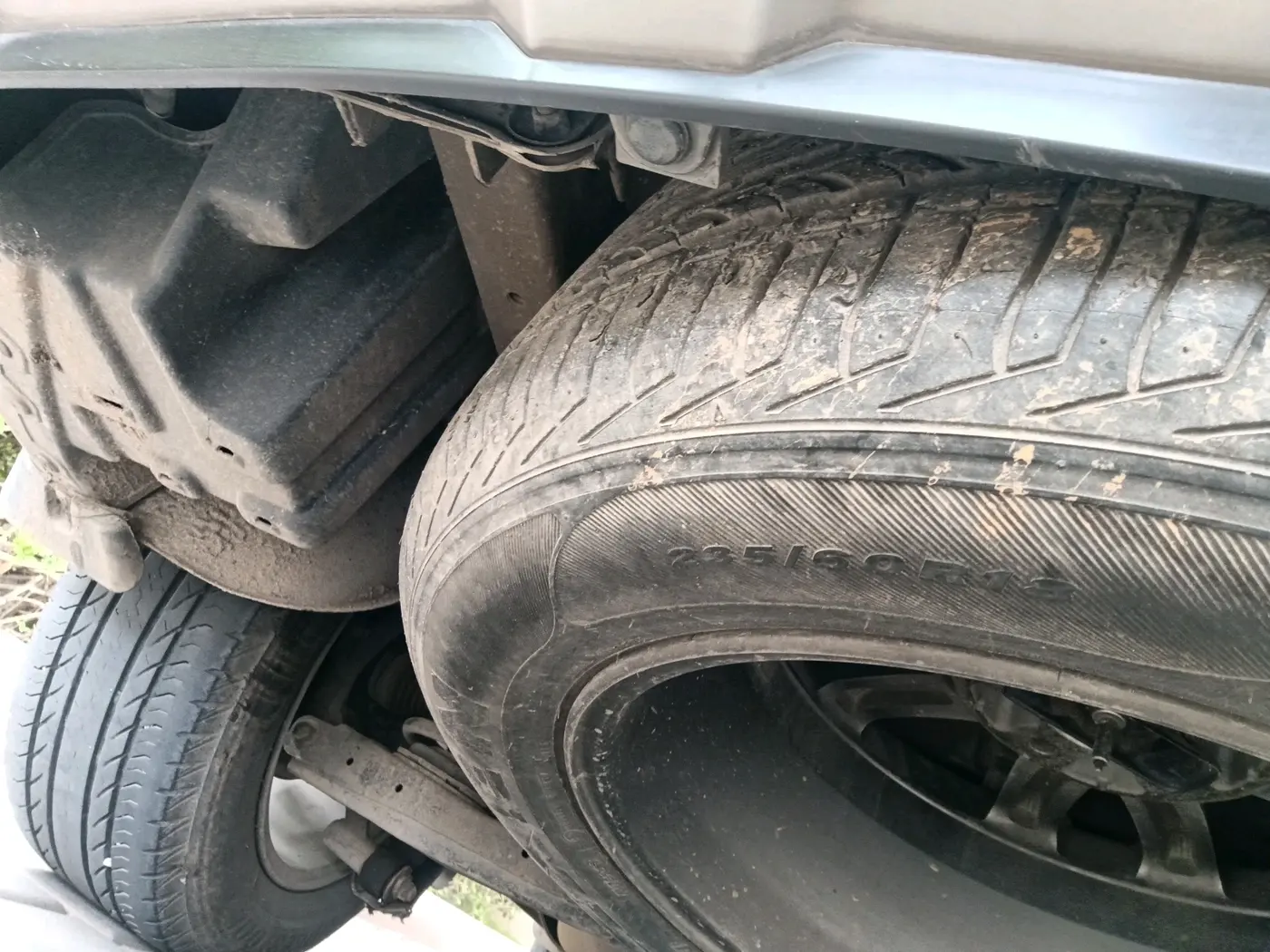 2014 Hyundai Santa Fe 4 WD AT, Diesel, Automatic, 1,46,889 km, tyre