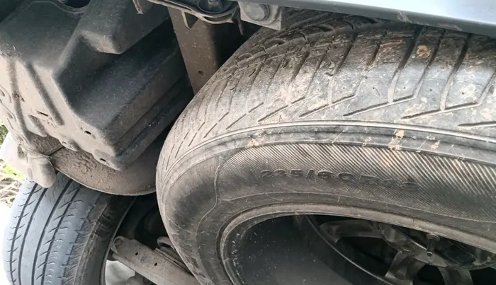 2014 Hyundai Santa Fe 4 WD AT, Diesel, Automatic, 1,46,889 km, tyre