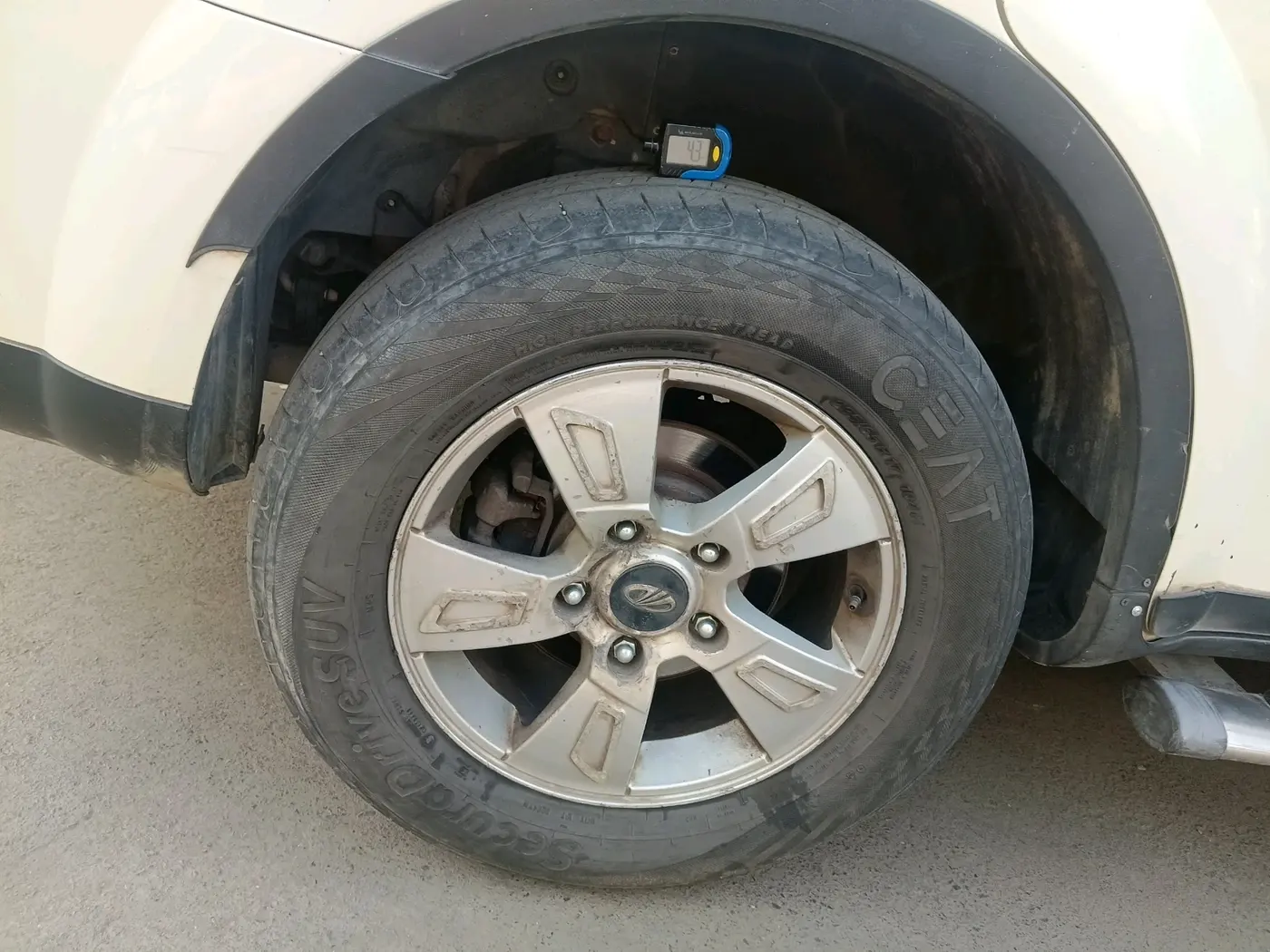 2012 Mahindra XUV500 W8, Diesel, Manual, 1,13,592 km, tyre