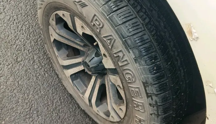 2017 Mahindra XUV500 W6, Diesel, Manual, 1,86,579 km, tyre