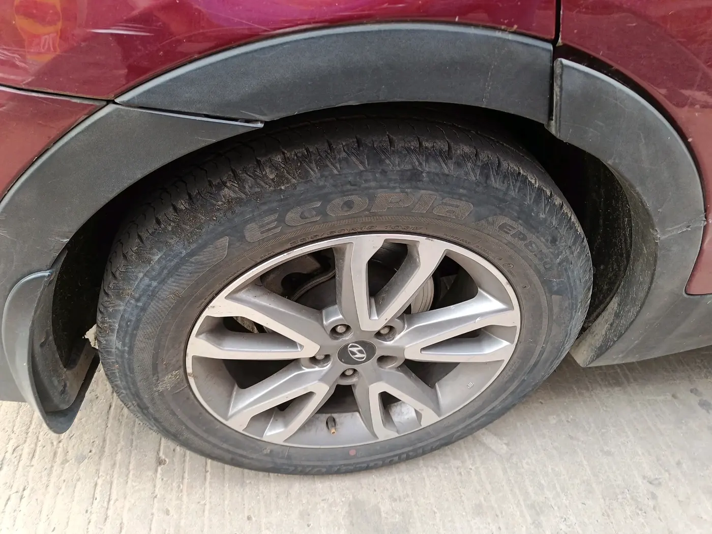 2015 Hyundai Santa Fe 2 WD, Diesel, Manual, 1,84,391 km, tyre