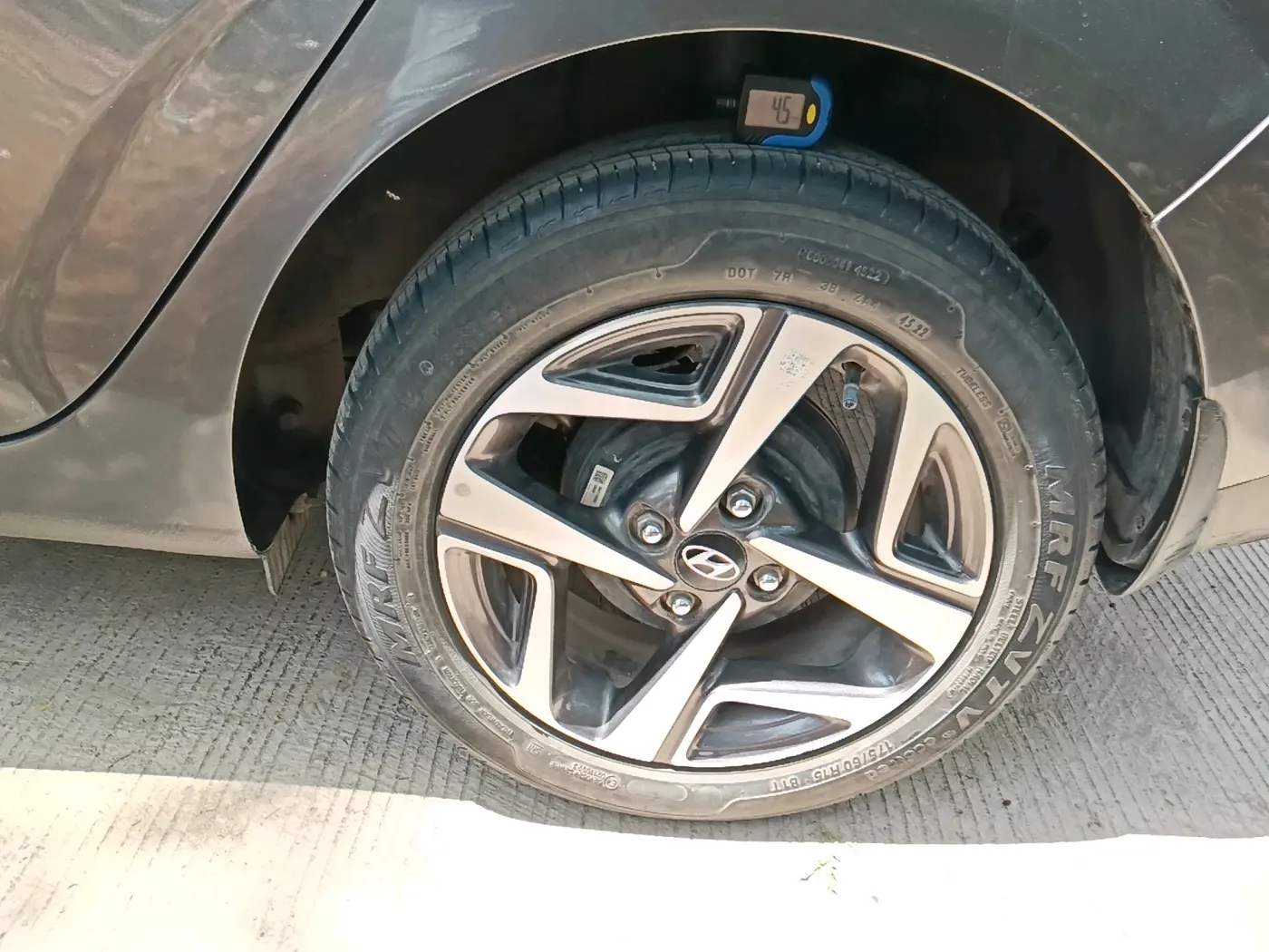 2022 Hyundai AURA SX 1.2 CNG, CNG, Manual, 16,418 km, tyre