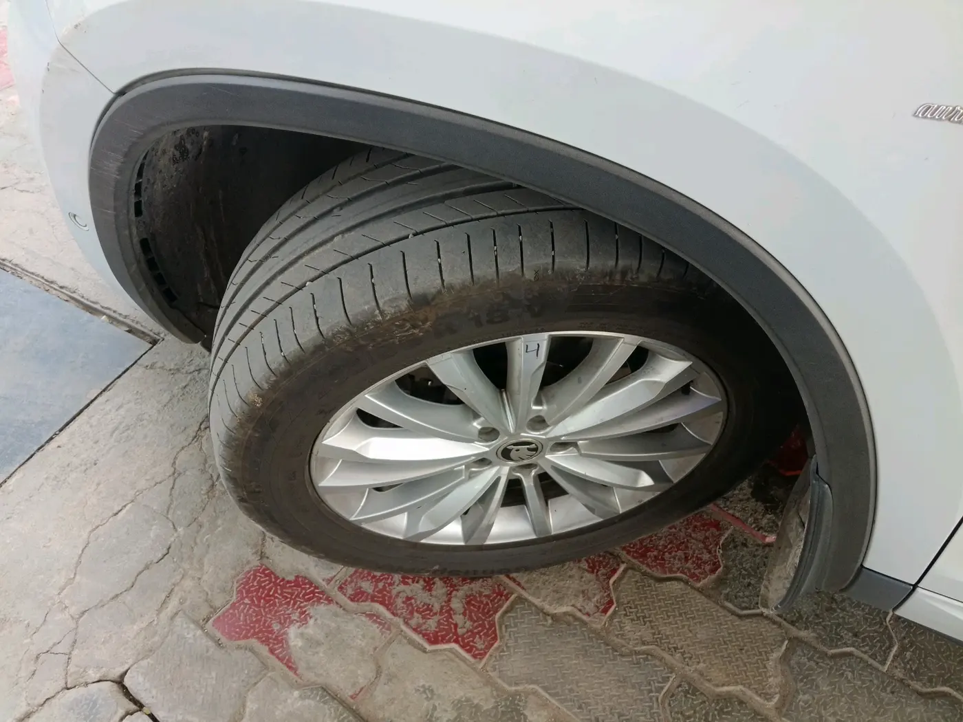 2019 Skoda Kodiaq L&K 2.0 TDI 4X4 AT, Diesel, Automatic, 1,32,142 km, tyre