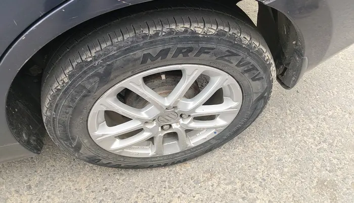 2017 Maruti Dzire ZDI PLUS AMT, Diesel, Automatic, 1,40,184 km, tyre