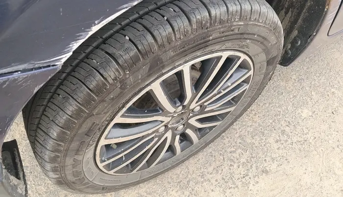 2017 Maruti Dzire ZDI PLUS AMT, Diesel, Automatic, 1,40,184 km, tyre