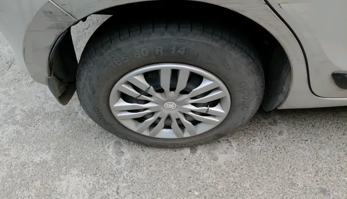 2020 Maruti Swift LXI, CNG, Manual, 1,45,051 km, tyre