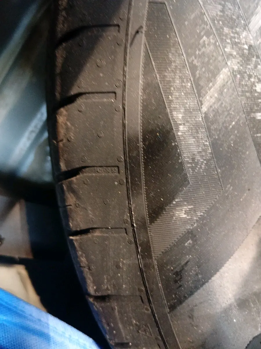 2025 Tata PUNCH PURE MT, Petrol, Manual, 1,296 km, tyre