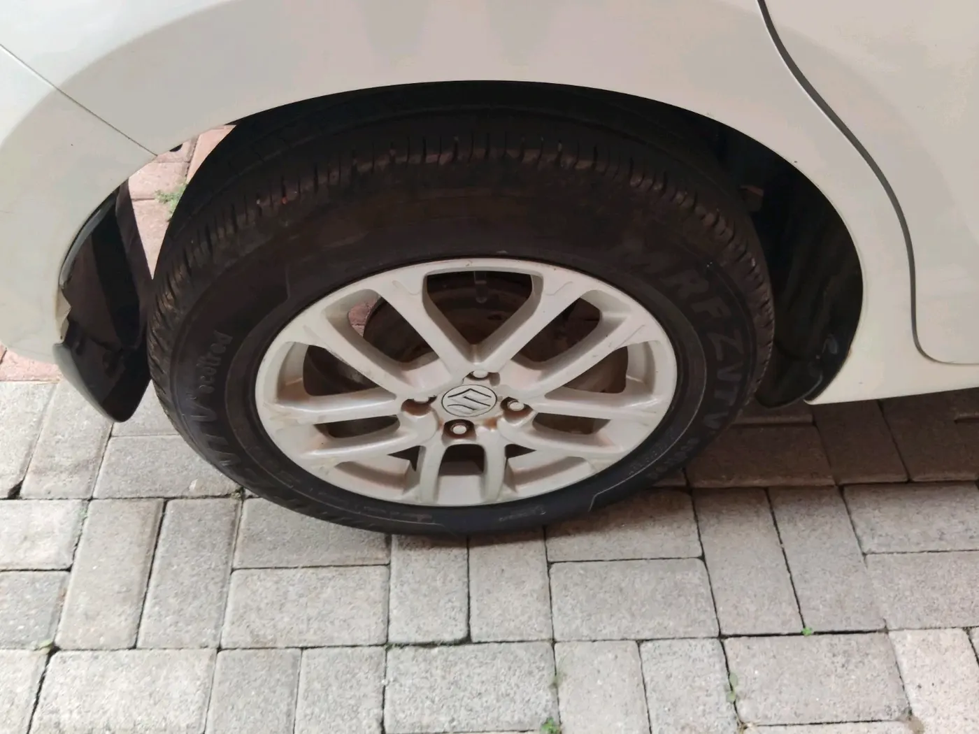 2018 Maruti Swift ZXI, Petrol, Manual, 83,348 km, tyre