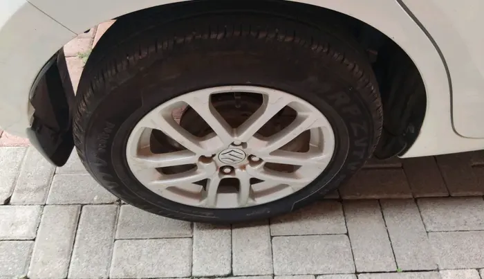 2018 Maruti Swift ZXI, Petrol, Manual, 83,348 km, tyre