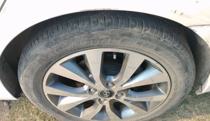 2014 Hyundai Verna FLUIDIC 1.6 CRDI SX, Diesel, Manual, 1,27,096 km, tyre